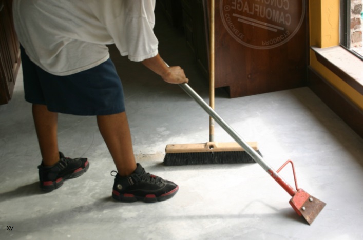 https://www.carpetcleaningforce.co.nz/wp-content/uploads/2023/06/Removing-Carpet-Tape-from-Concrete.jpg